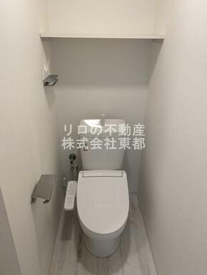 上部収納棚あり！トイレ内で必要なものはこちらへ収納可能♪