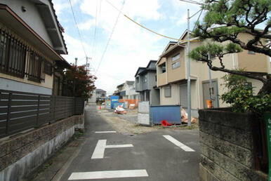 8月30日撮影 南側道路（東→西）