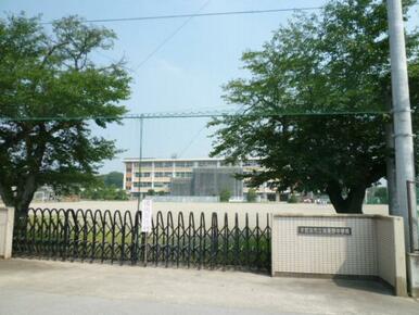 瑞穂野中学校　1629ｍ/徒歩21分、車5分