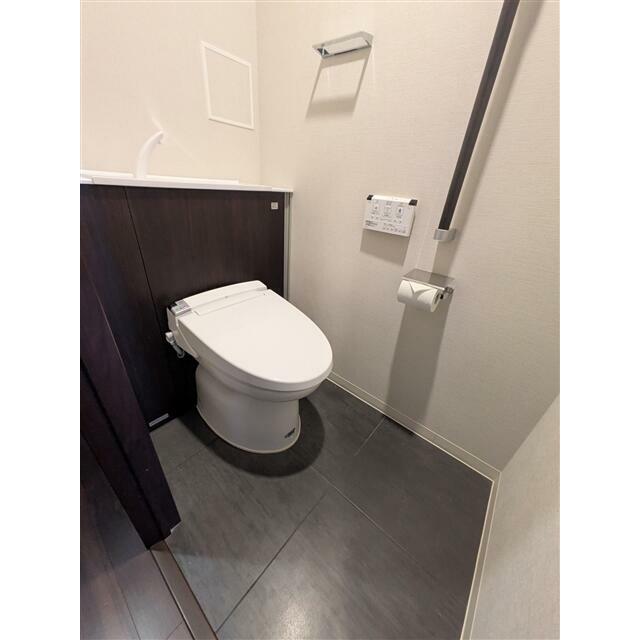清潔感があり、家族みんなが安心して使えるトイレ空間。