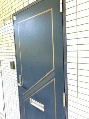 一歩入れば、自分だけの世界が広がる玄関。お気に入りの香りを置いて、帰宅の瞬間を癒やしに変えて。