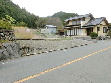 土地（畑）公簿１１８６㎡　　東側４ｍ公道より現地北西方向をみる