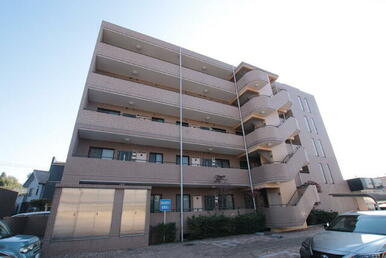 鉄筋コンクリート造5階建てマンション