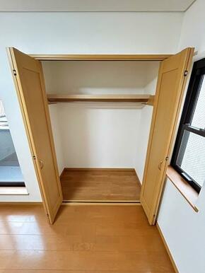 東側洋室約6帖　クローゼット