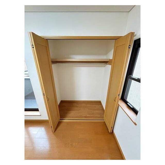 東側洋室約6帖　クローゼット