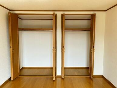 二階9.7帖洋室収納