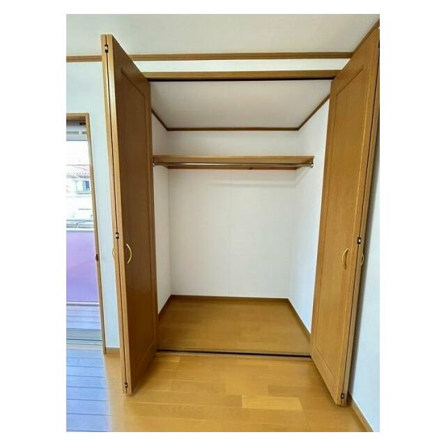 二階6帖洋室収納（2）