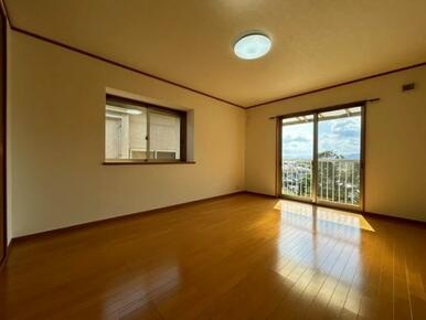 二階9.7帖洋室（2）