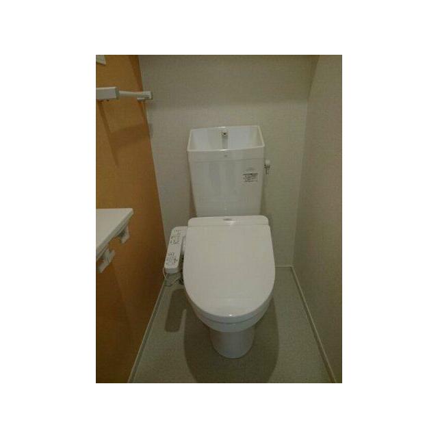ゆったりとした空間のトイレです