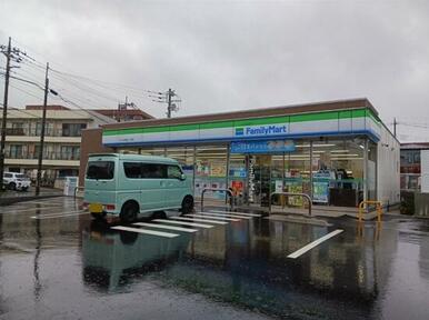 ファミマ　さいたま曲本２丁目店