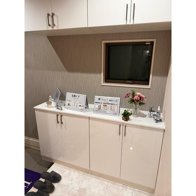 開ければ広がる、閉じれば落ち着く玄関（1号棟）