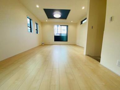 笑顔が溢れる、心和むリビング（1号棟）