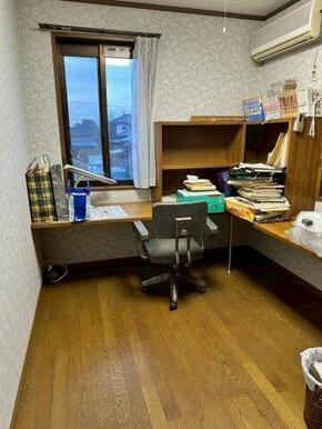 2階納戸部分は書斎にいかがでしょうか