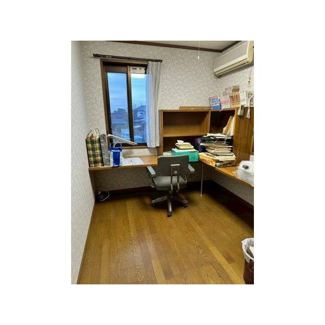 2階納戸部分は書斎にいかがでしょうか