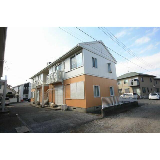敷地内駐車場（要空き状況問い合わせ）と屋根付き駐輪場ございます。