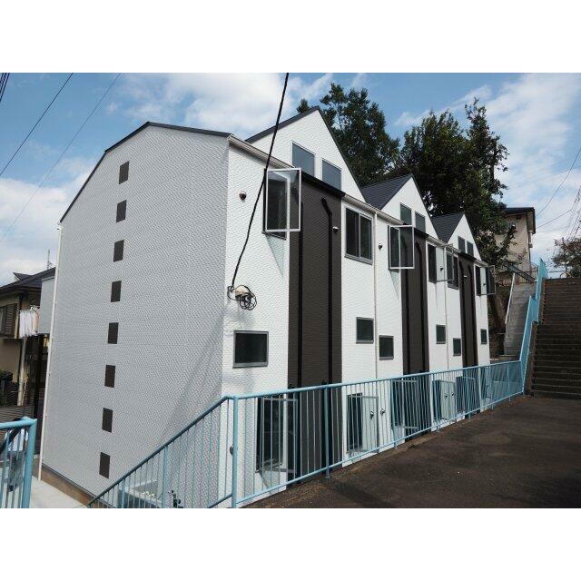 シンプルでスタイリッシュなデザインの外観