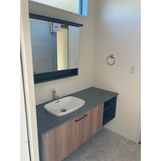 一日の始まりは洗面所から。さぁ顔を洗って気合を入れよう（3号棟）