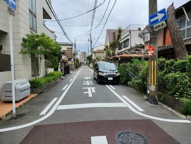 東側道路幅員約５．４５ｍ　接道約１５．０ｍ