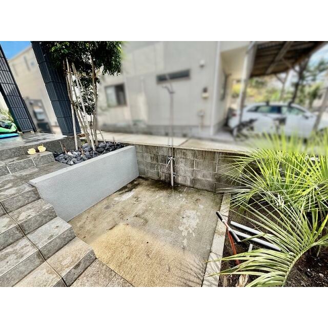 屋外シャワーで、サーファーの方やペットの足洗にも利用可能！