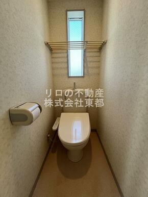 白基調で清潔感のあるトイレです♪