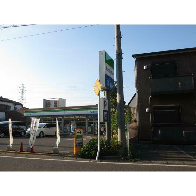 隣はコンビニ