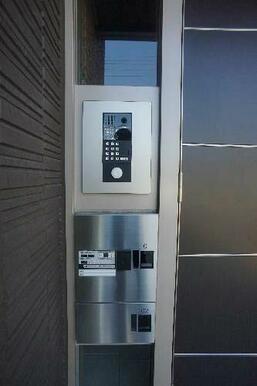 オートロックで宅配ボックス付きなのでお出かけ時も安心。