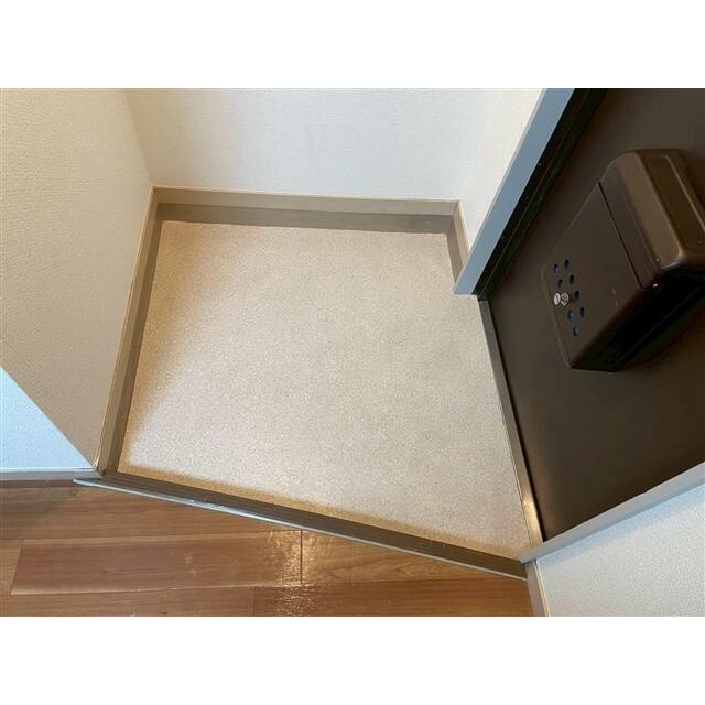 原状回復工事中のため、同タイプの別部屋の写真を使用しております。