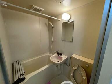 原状回復工事中のため、同タイプの別部屋の写真を使用しております。