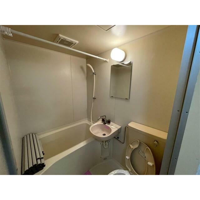 原状回復工事中のため、同タイプの別部屋の写真を使用しております。