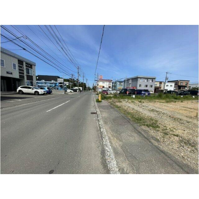 前面道路は9.4ｍ。見通しの良い道路です。