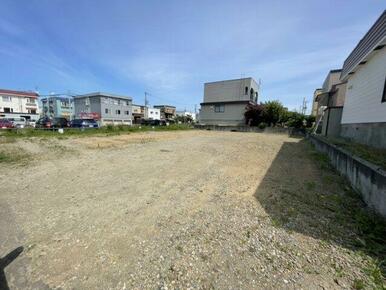 徒歩5分圏内に幼稚園、保育園、公園があり、子育て世帯におすすめの立地です。