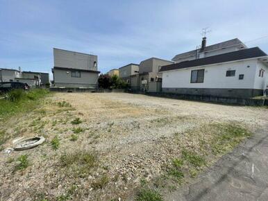 プライバシーが守られる北西向きの敷地。