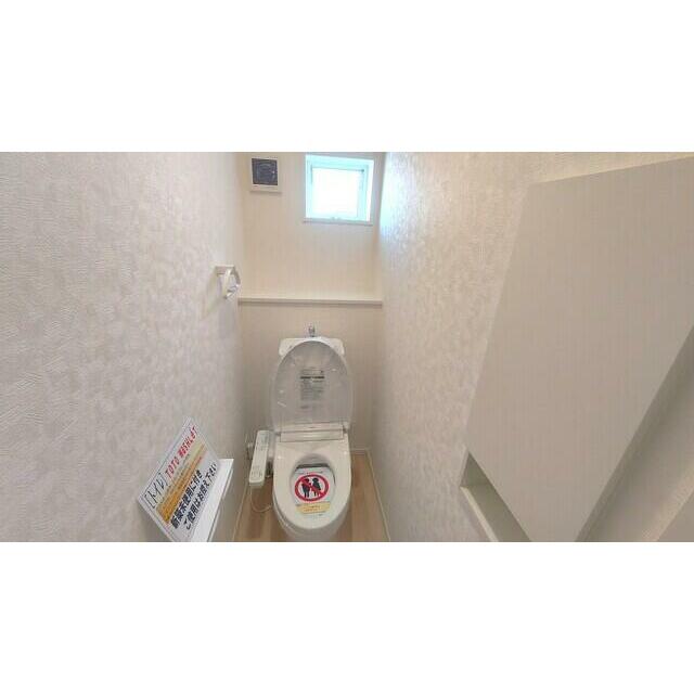 【１号棟】写真は１階トイレ（２階にもトイレがあります。）