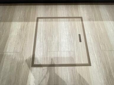 お漬物を漬けたり鍋などの季節物もしまっておける便利な床下収納！