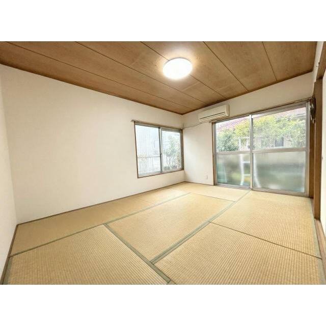 AIにより家具を消去しています。