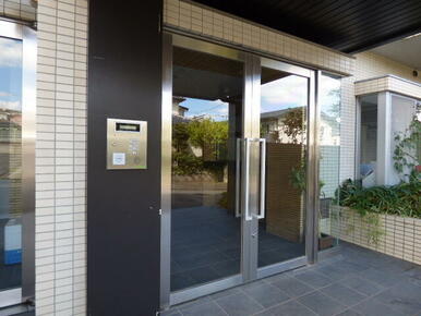 ★エントランスはオートロックです★