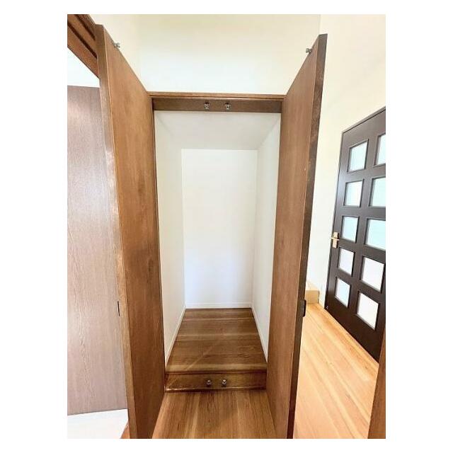 1階玄関下収納
