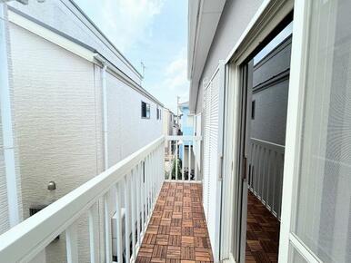 バルコニーは南側にあり日当たり良好