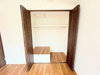 2階北側洋室　クローゼット内
