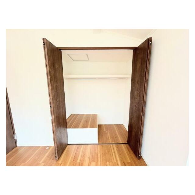 2階北側洋室　クローゼット内