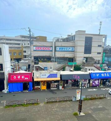 駅のホームからも視認できます♪