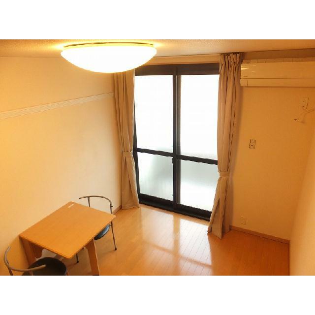 1階はフローリング、2階はじゅうたんです。