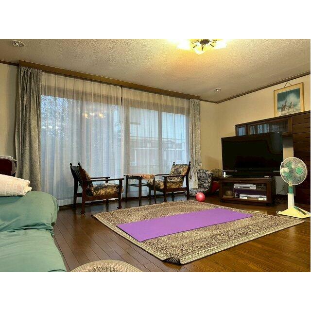 ゆったり過ごせる居間です