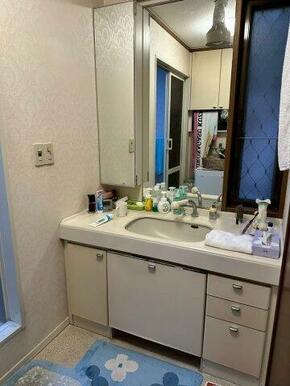 使いやすい独立洗面台です