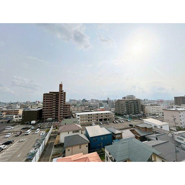 「眺望」南向きで日当たり良好でございます。
