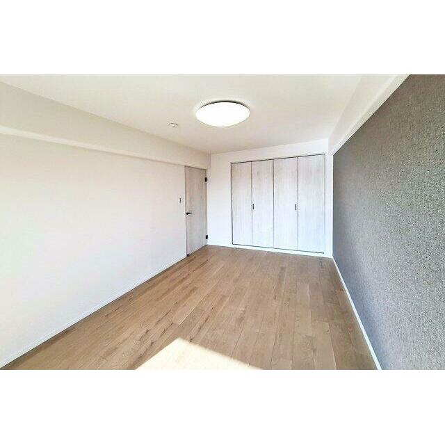 洋室2：リフォームで和室から洋室に変更し、室内を一新しました。