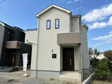 おしゃれな雰囲気や自然の潤い、親しみやすさ・にしてくれる住空間です。（１号棟）