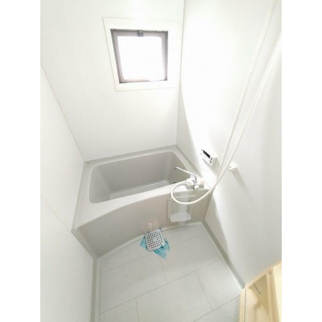 追い焚き付きのバスルーム