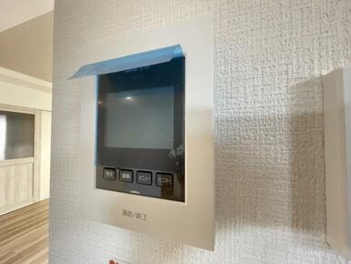 訪問者がひと目でわかるモニター付きインターホンを標準装備。お子さまのお留守番にも安心です！