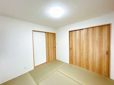 一階和室の扉に向かっての様子です